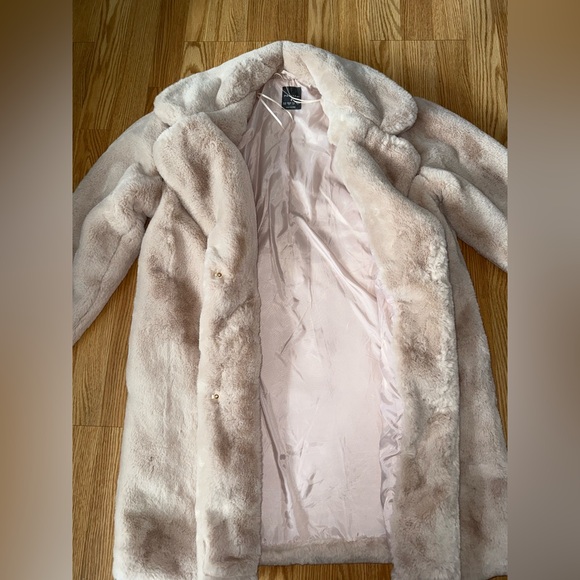 Fur Coat - Picture 4 of 4